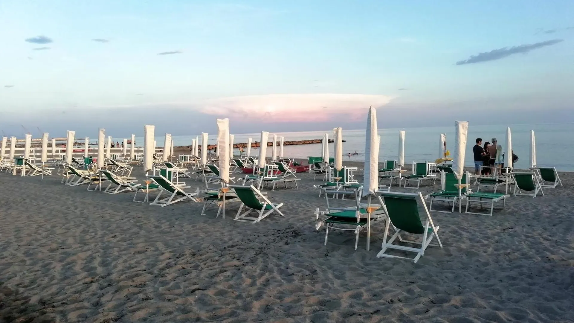 New Luxury 2Bdr Terrace, Views, Ac Appartement Marina Di Carrara